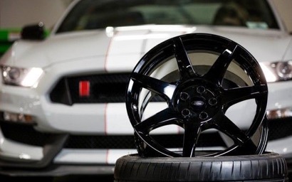  Similar wheel hub for the Ford Mustang