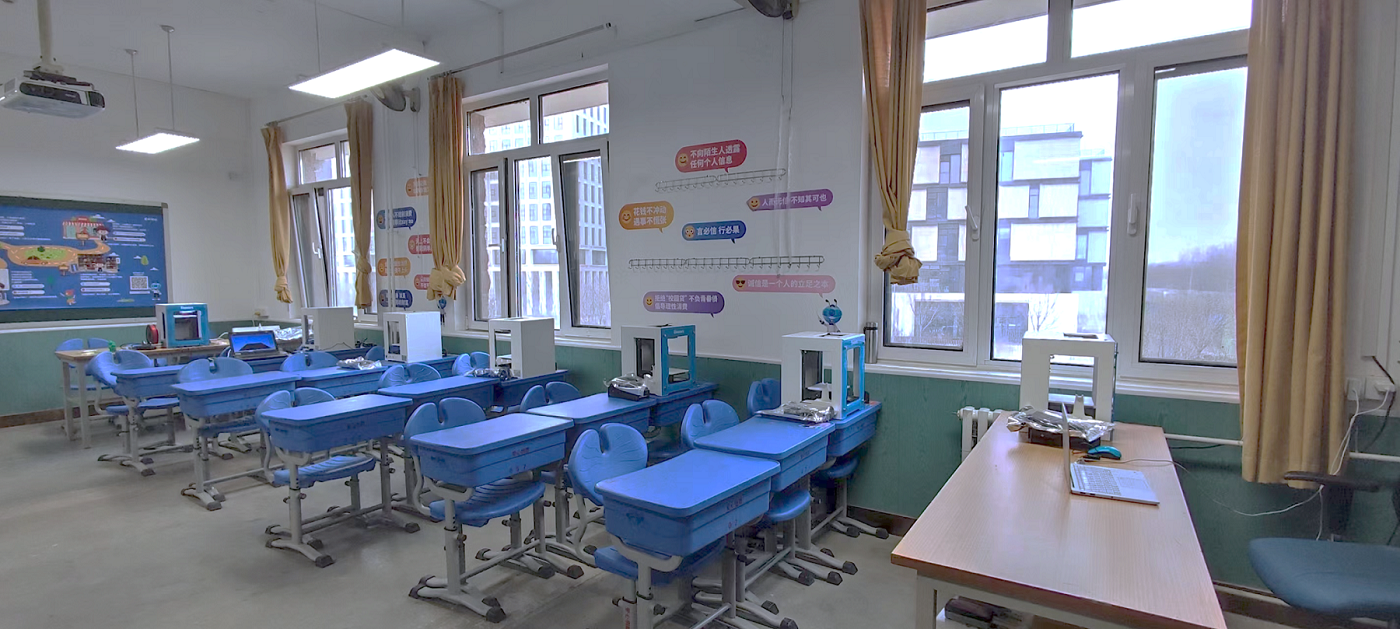 北京蒲公英中学教堂使用盈普三维捐赠的桌面3D打印机