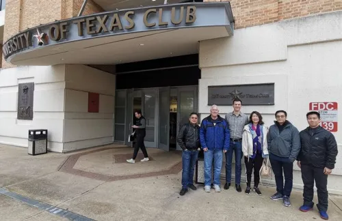 盈普创始人与奥斯汀分校工作人员合影