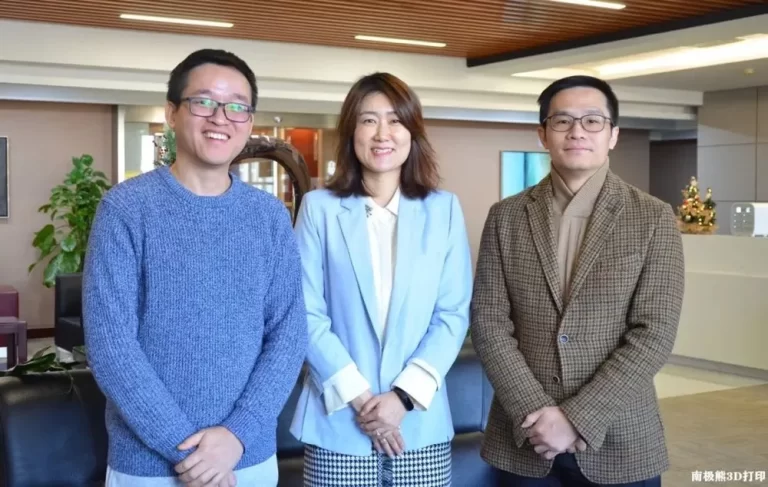 从左到右：南极熊黎海雄、盈普三维CEO翟莲子、盈普三维董事长招銮